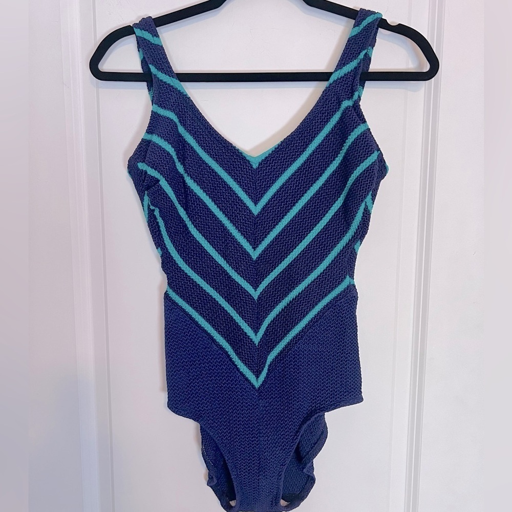 VNTG 70s Robby Len Swimfashions‎ Textured Chevron One Piece Swimsuit